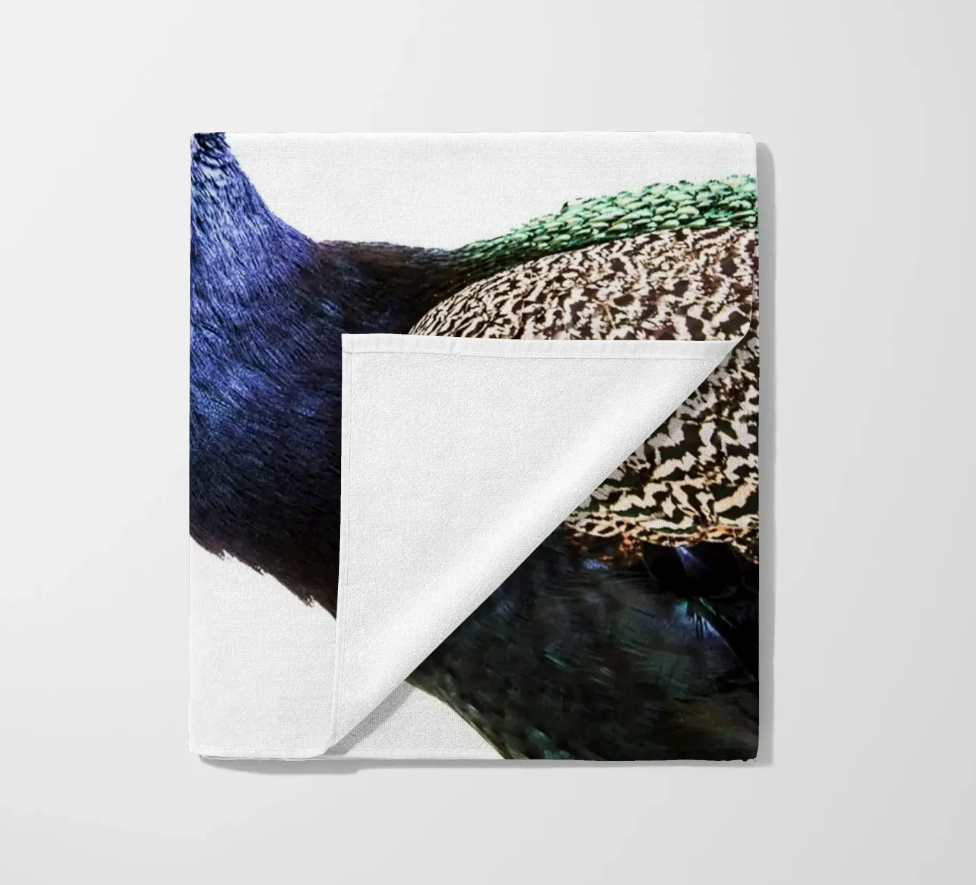 Blauwe pauw strandhanddoek van Victoria Frost