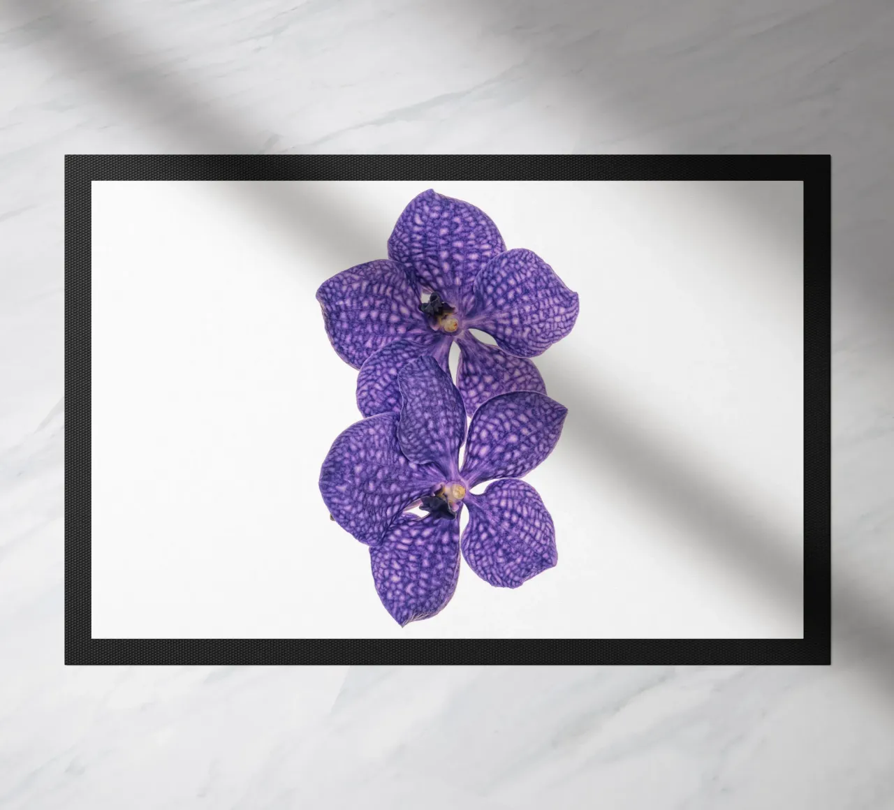 Il fascino delle orchidee viola zerbino da Curious Collections by Marielle Leenders