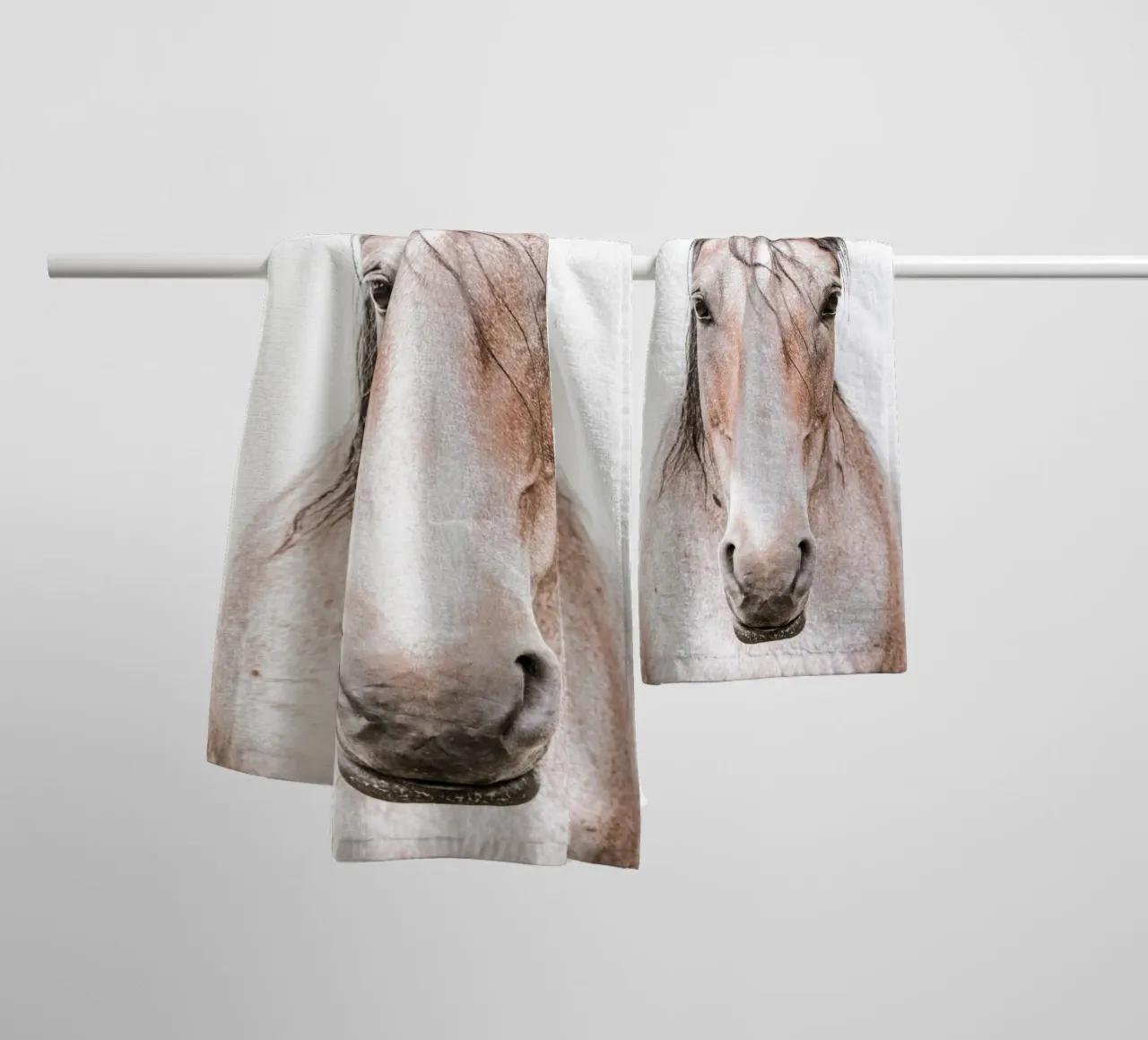 Cavallo di castagno Dun I asciugamano da bagno da Victoria Frost