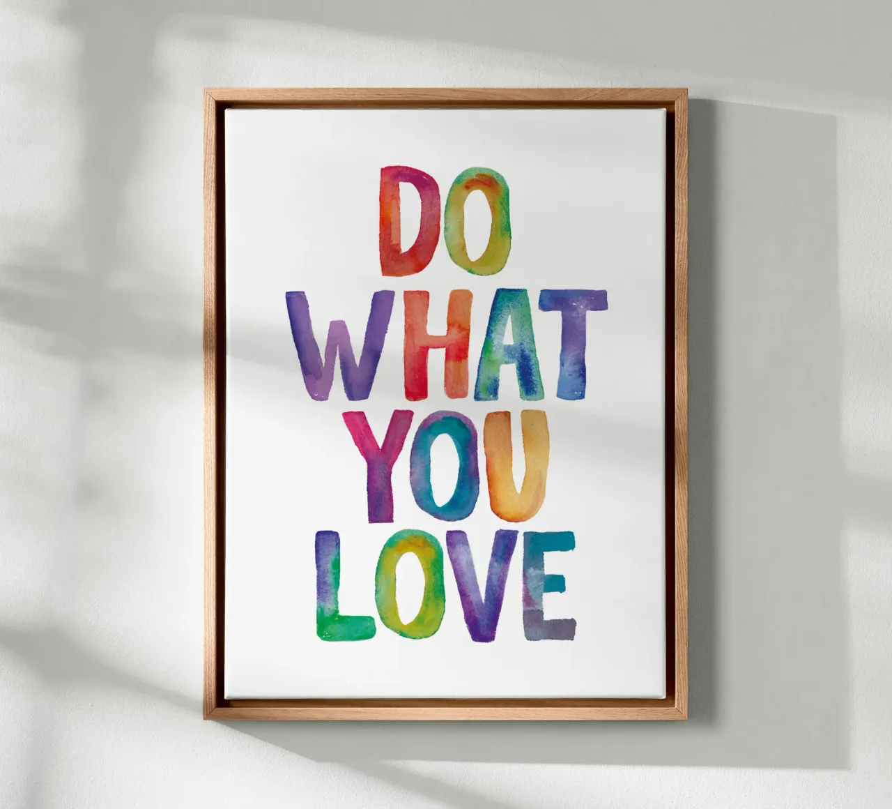 Tun Sie, was Sie lieben Leinwand mit Schattenfugenrahmen von THE MOTIVATED TYPE