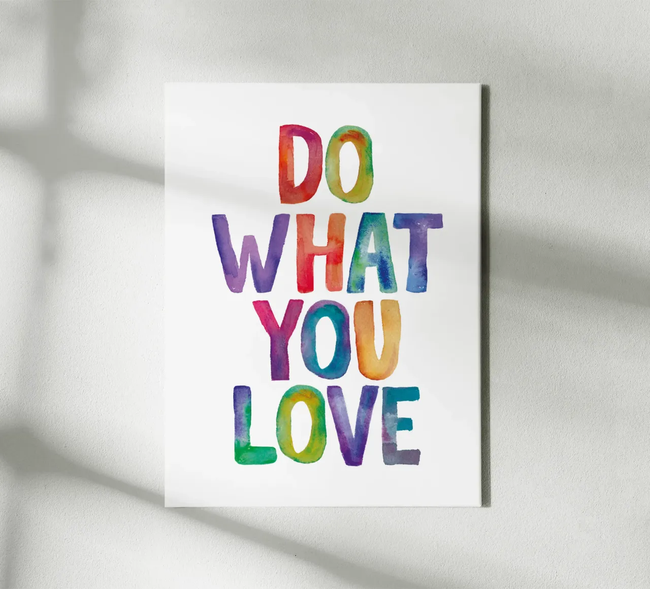 Tun Sie, was Sie lieben Leinwand mit Schattenfugenrahmen von THE MOTIVATED TYPE