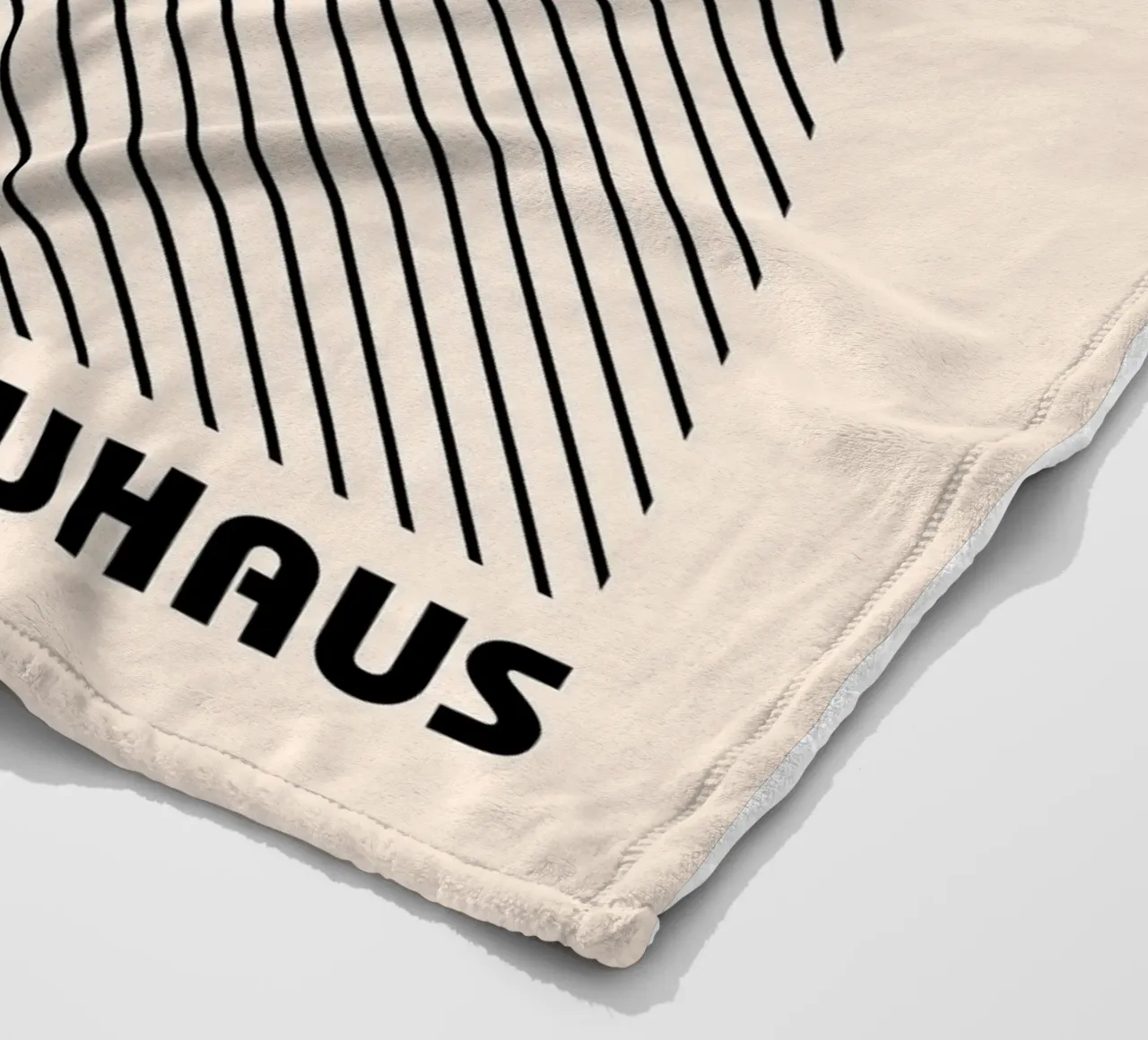 Bauhaus coperta in pile da Nikis Art Studio