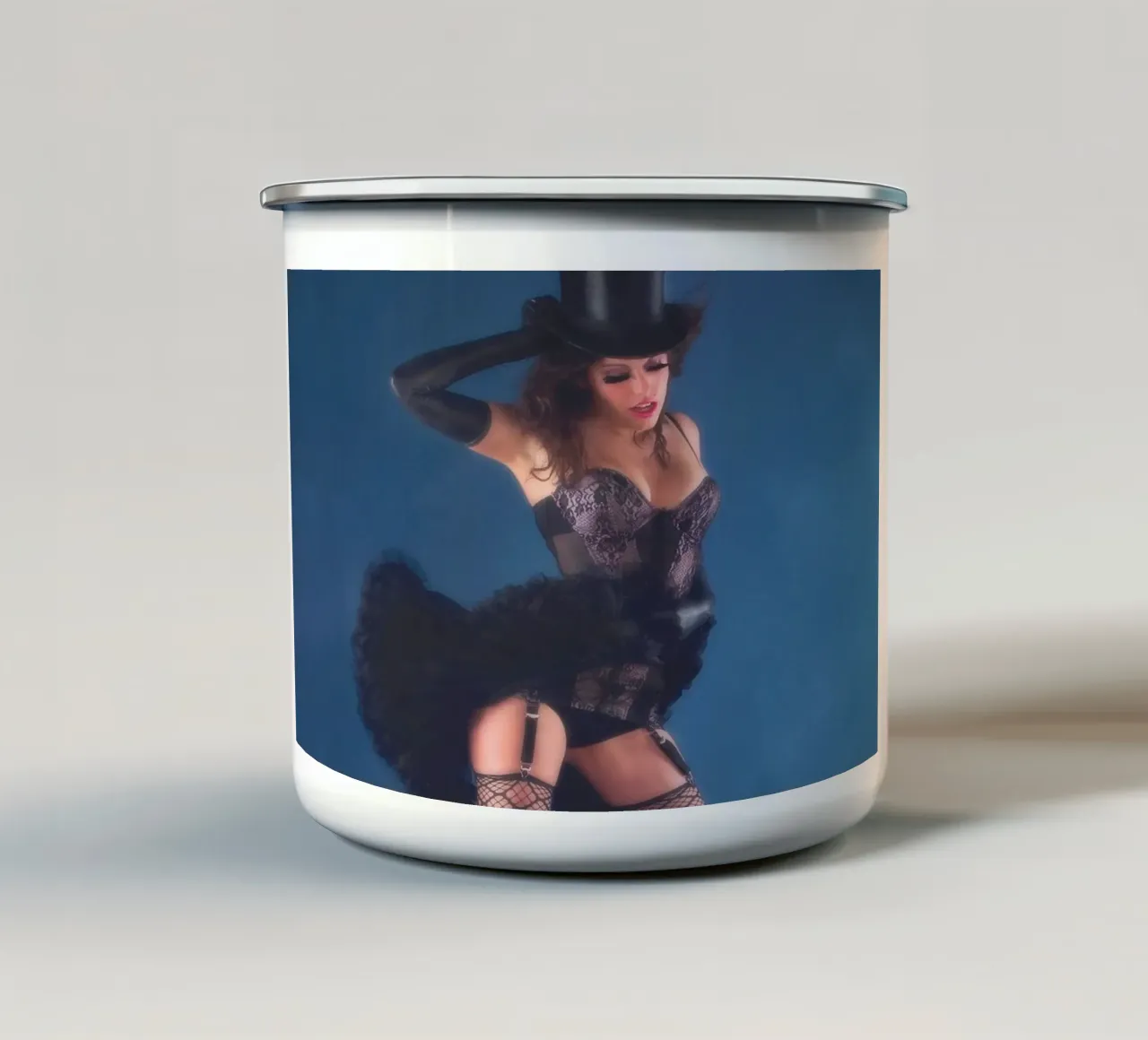 Gambe lunghe in lingerie tazza in smalto da Dave Hare Photography