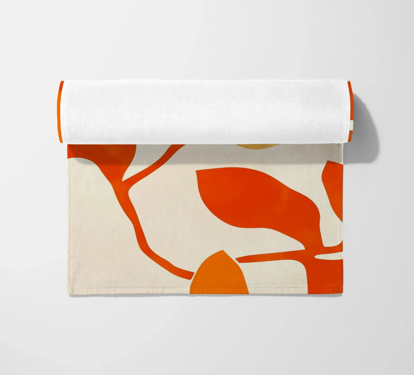 Orange Leafs Strandtuch von treechild