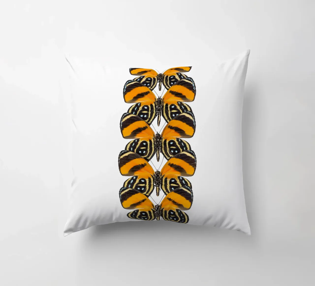 Farfalle in fila cuscino da Curious Collections by Marielle Leenders