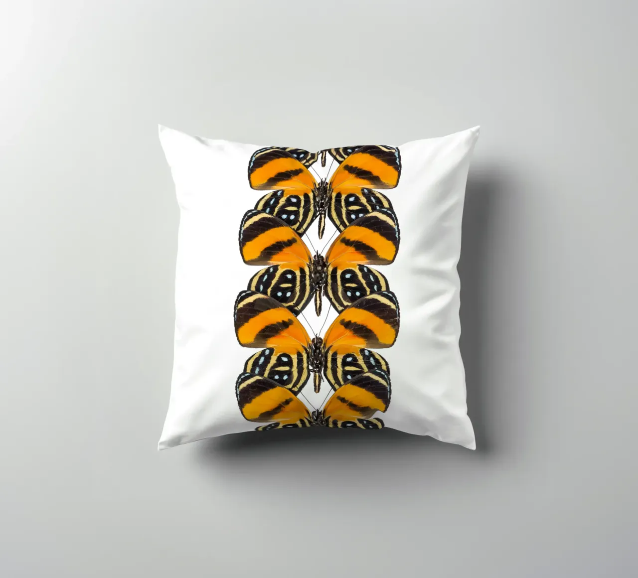 Farfalle in fila cuscino da Curious Collections by Marielle Leenders