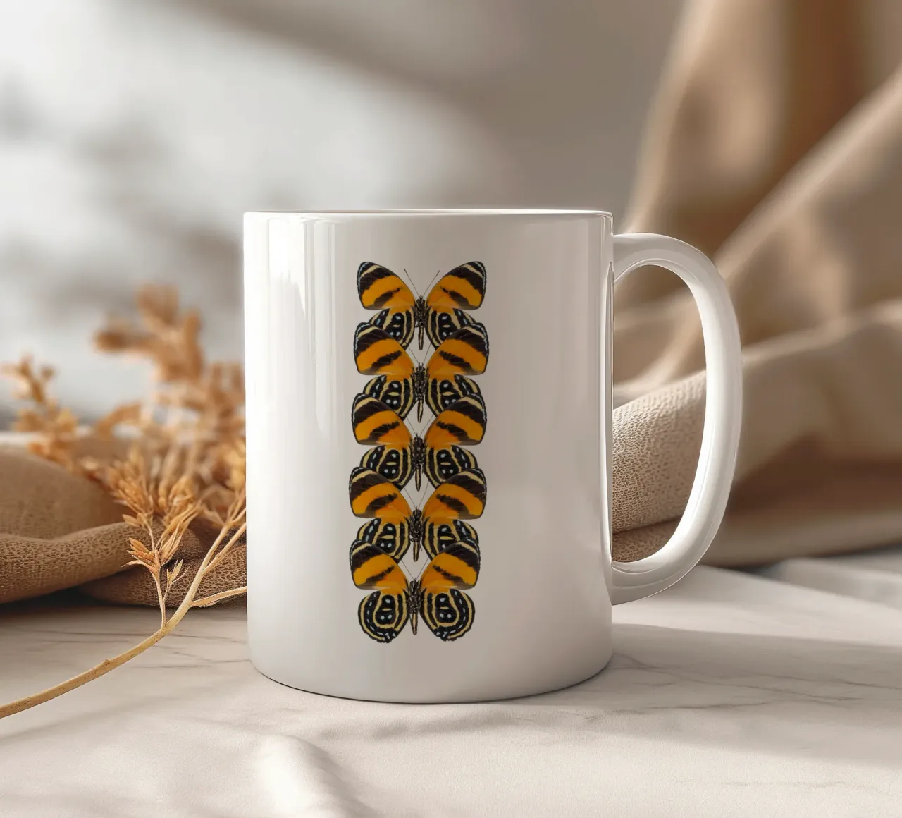 Farfalle in fila tazza in ceramica da Curious Collections by Marielle Leenders