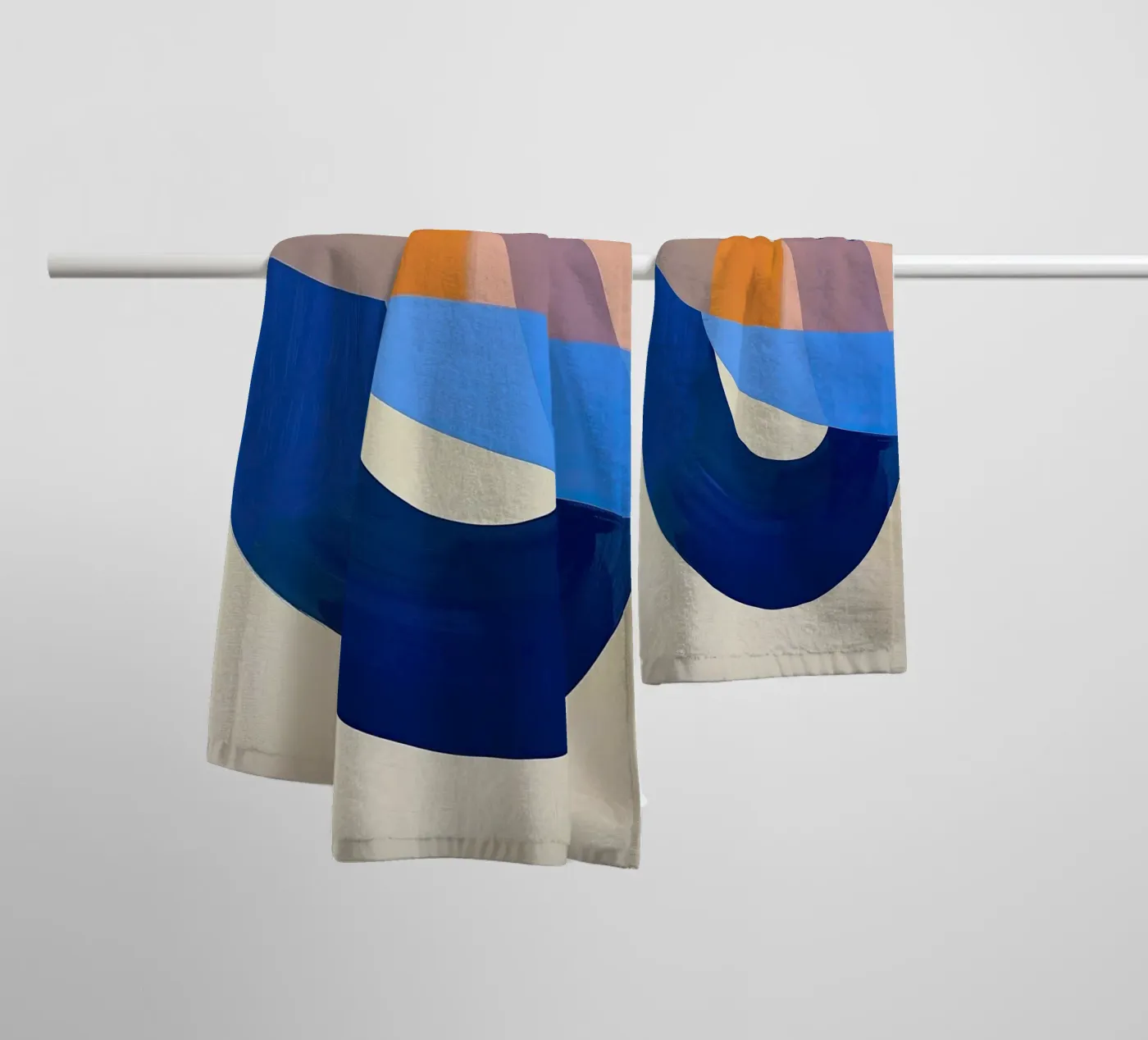 Blue Loop Abstract badhanddoek van Nadjaa