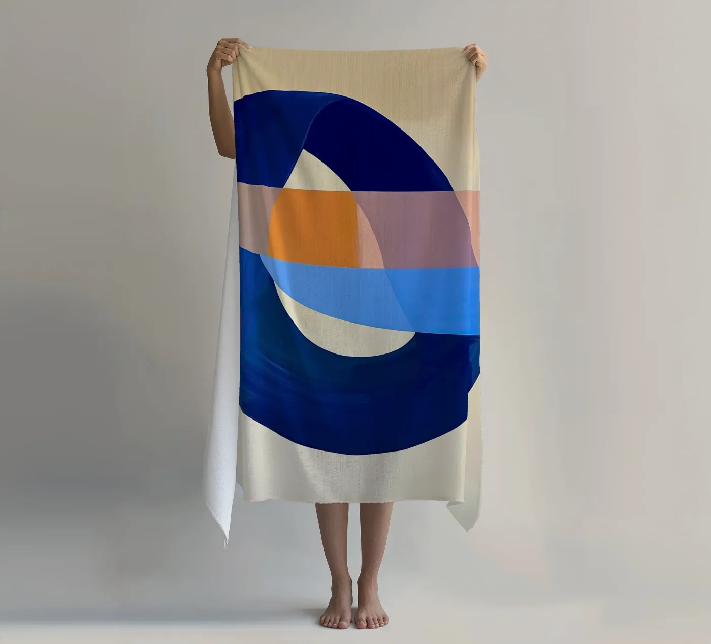 Blue Loop Abstract strandhanddoek van Nadjaa