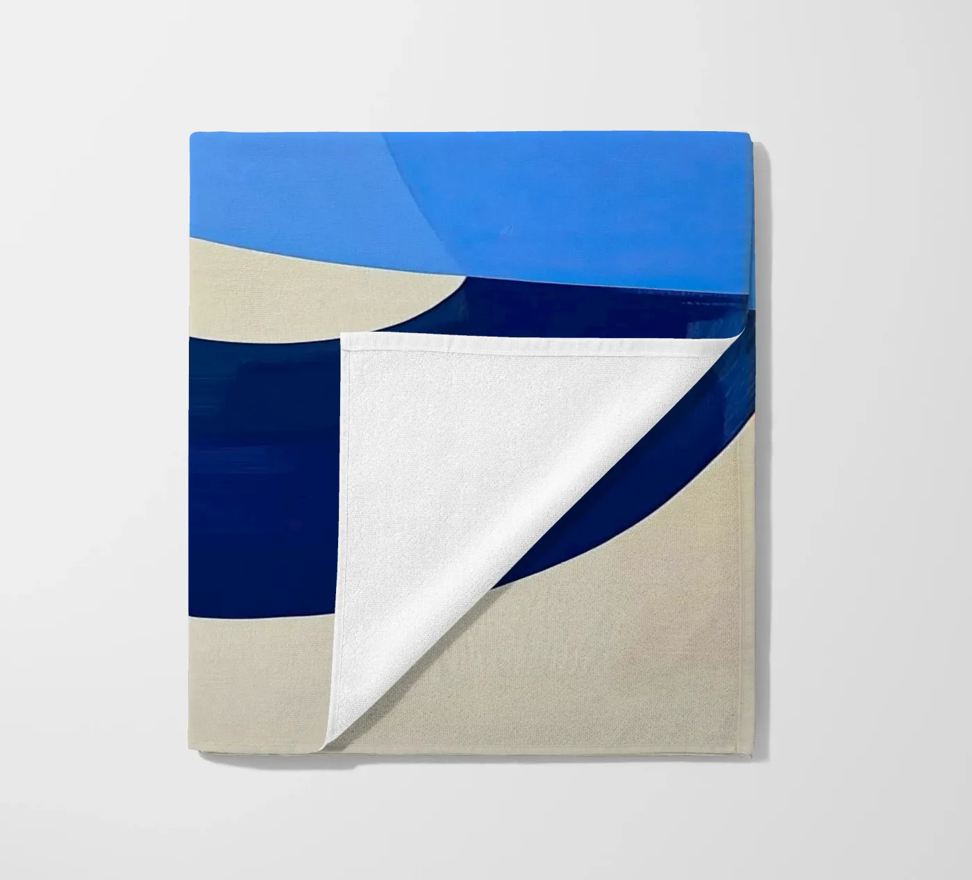 Blue Loop Abstract strandhanddoek van Nadjaa