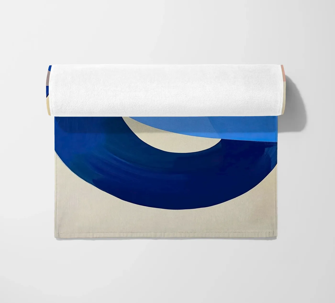Blue Loop Abstract strandhanddoek van Nadjaa