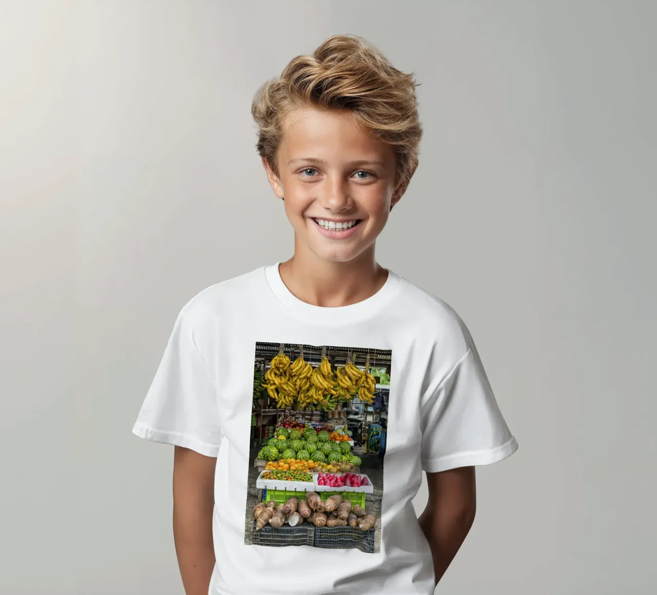 Obststand Kinder T-Shirt von Curious Collections by Marielle Leenders