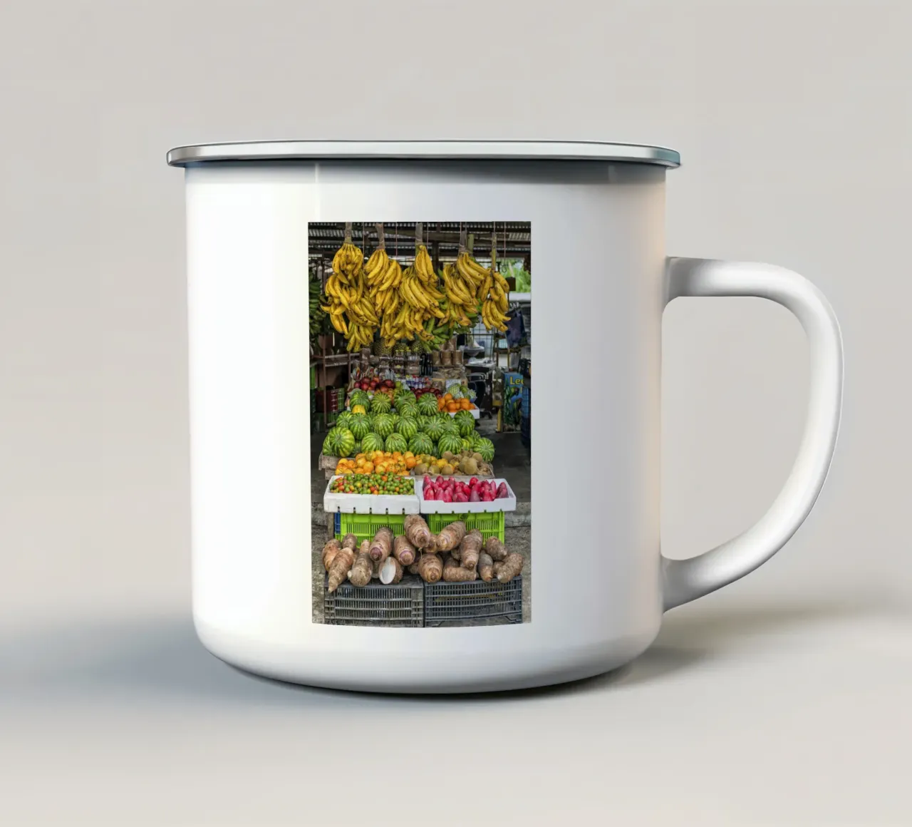Banco di frutta tazza in smalto da Curious Collections by Marielle Leenders