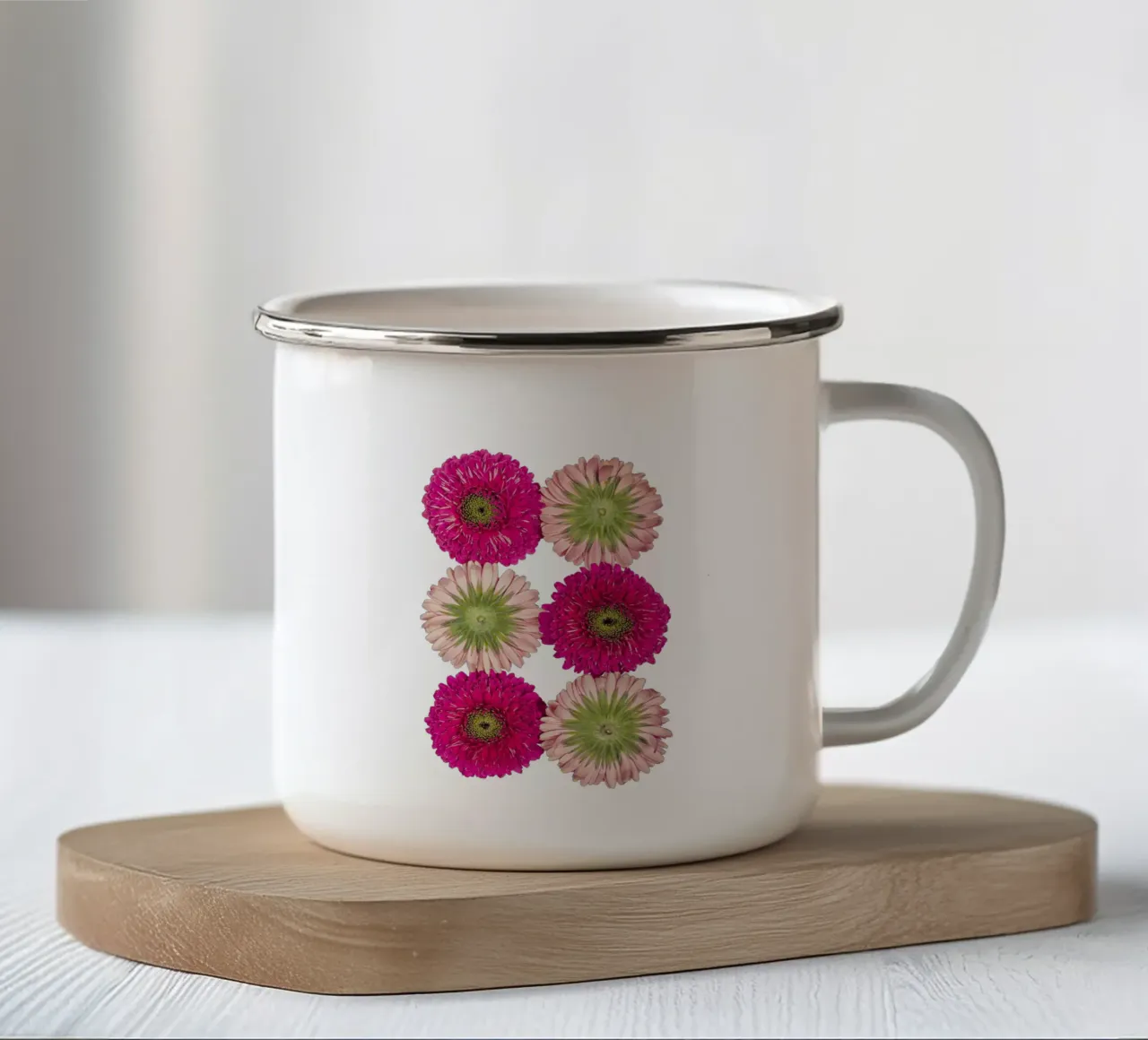 Margherite rosa tazza in smalto da Curious Collections by Marielle Leenders