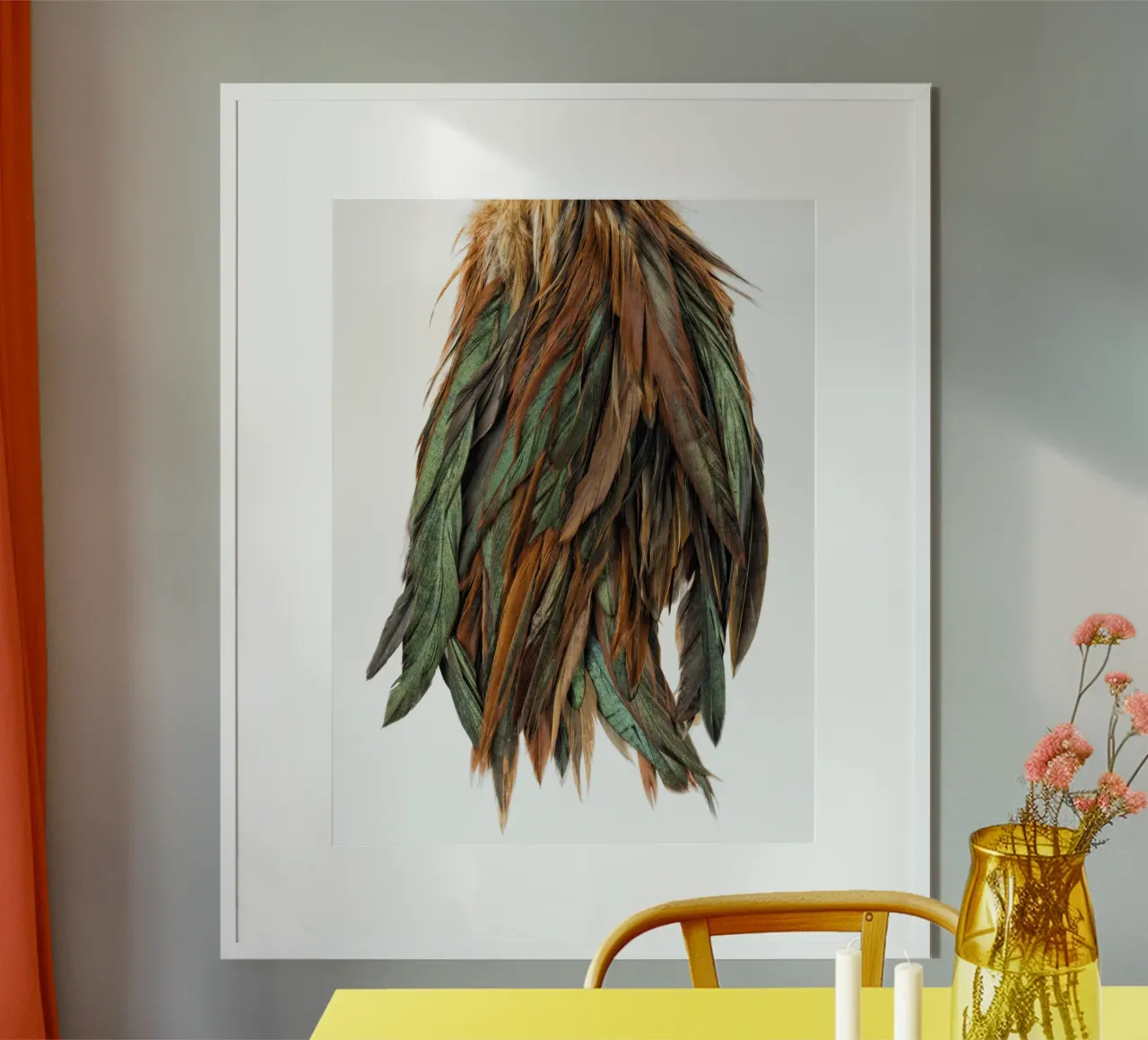 Piume verdi poster con telaio in legno da Curious Collections by Marielle Leenders