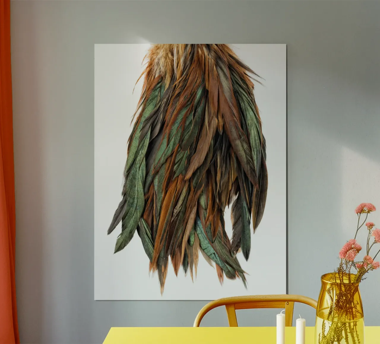 Piume verdi poster con telaio in legno da Curious Collections by Marielle Leenders