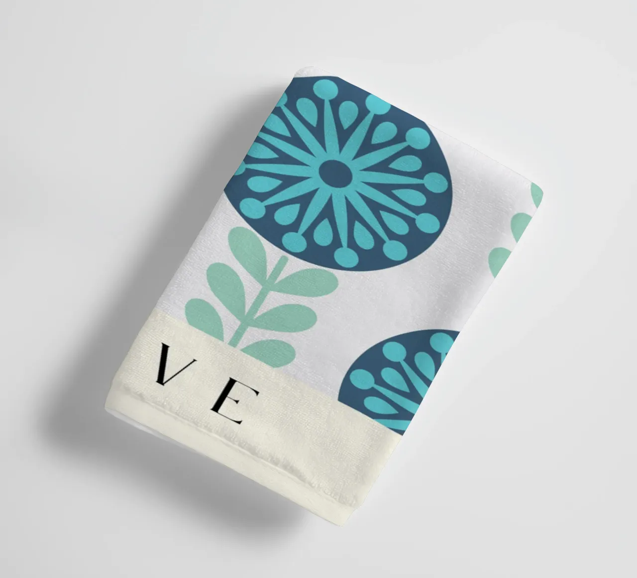 Kruidnagel - Nordic Botanical Simplicity badhanddoek van Studio Mooodz