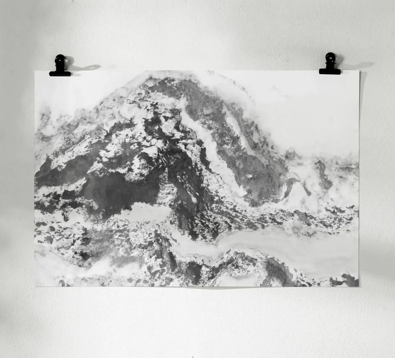 Montagna di marmo in bianco e nero poster da amini54