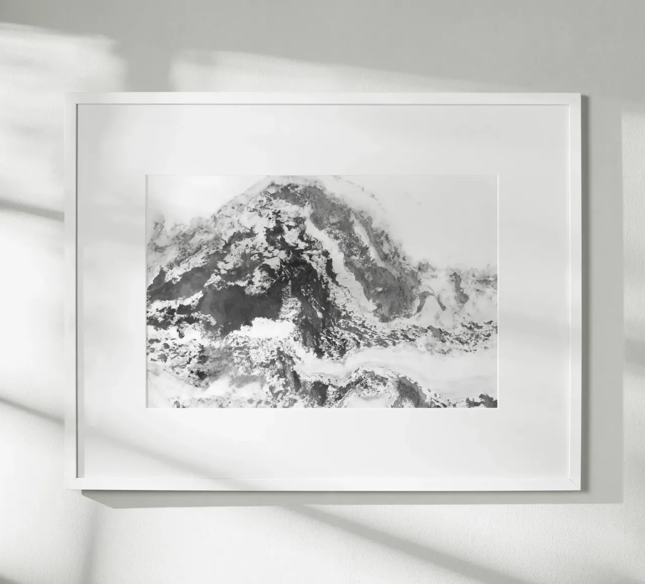 Montagna di marmo in bianco e nero poster da amini54