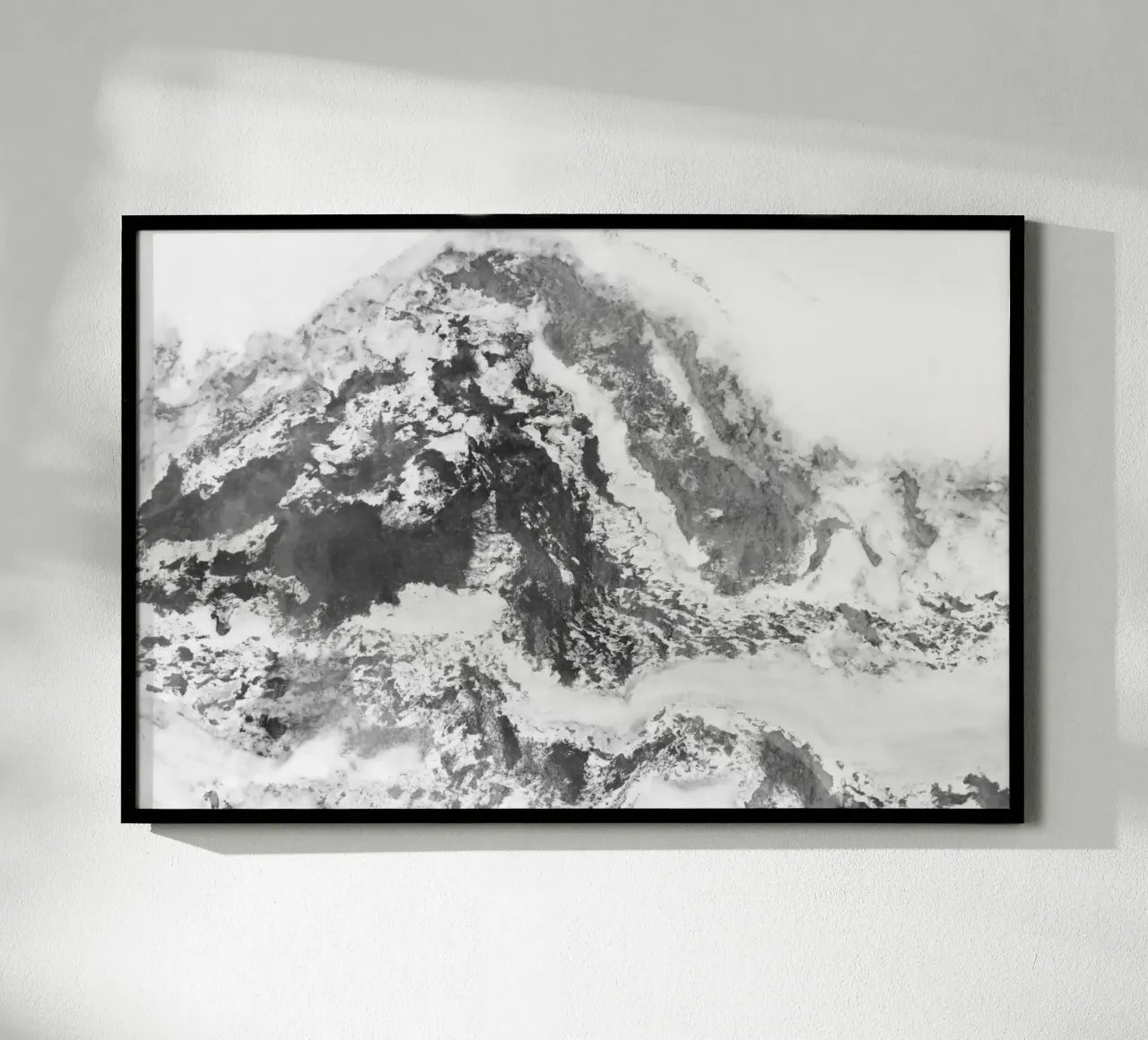 Montagna di marmo in bianco e nero poster da amini54