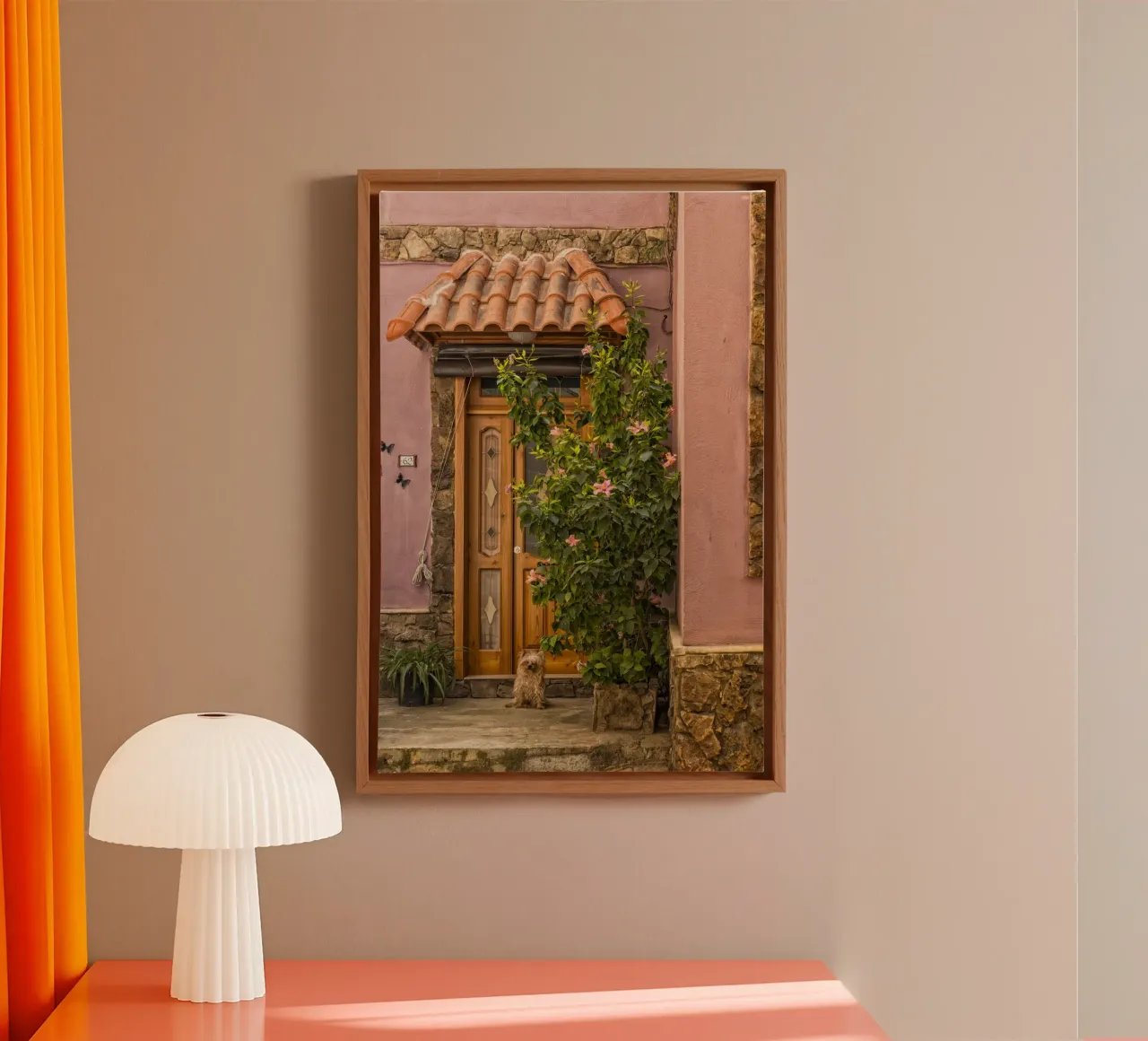 Incantevole portico con magnolie rosa tela con Cornice a cassetta da Curious Collections by Marielle Leenders