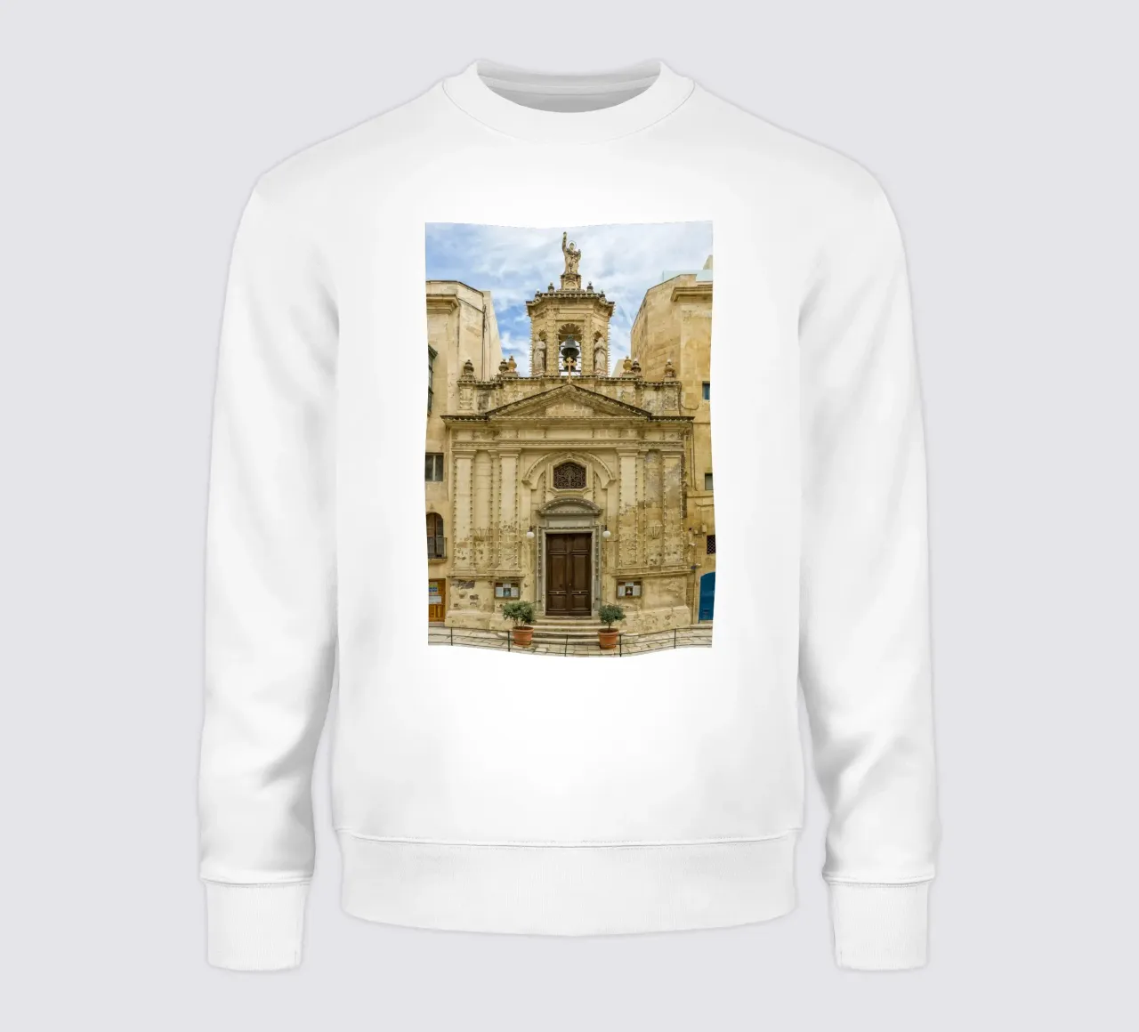 Facciata di una vecchia chiesa a Malta felpa da Curious Collections by Marielle Leenders