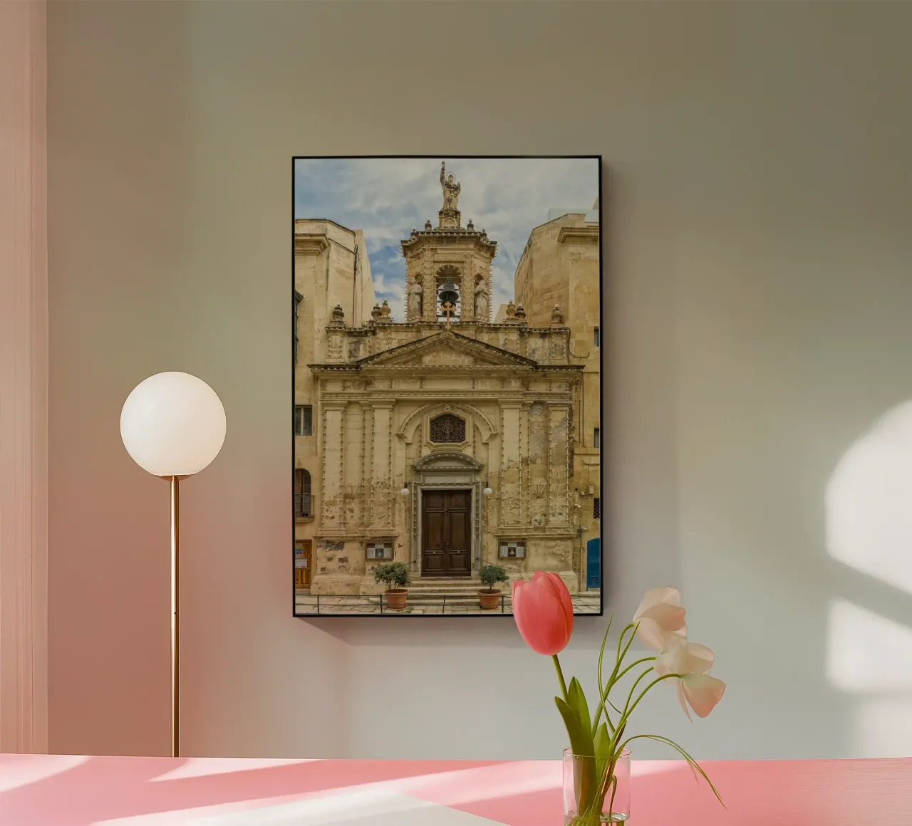 Facciata di una vecchia chiesa a Malta plexiglass da Curious Collections by Marielle Leenders