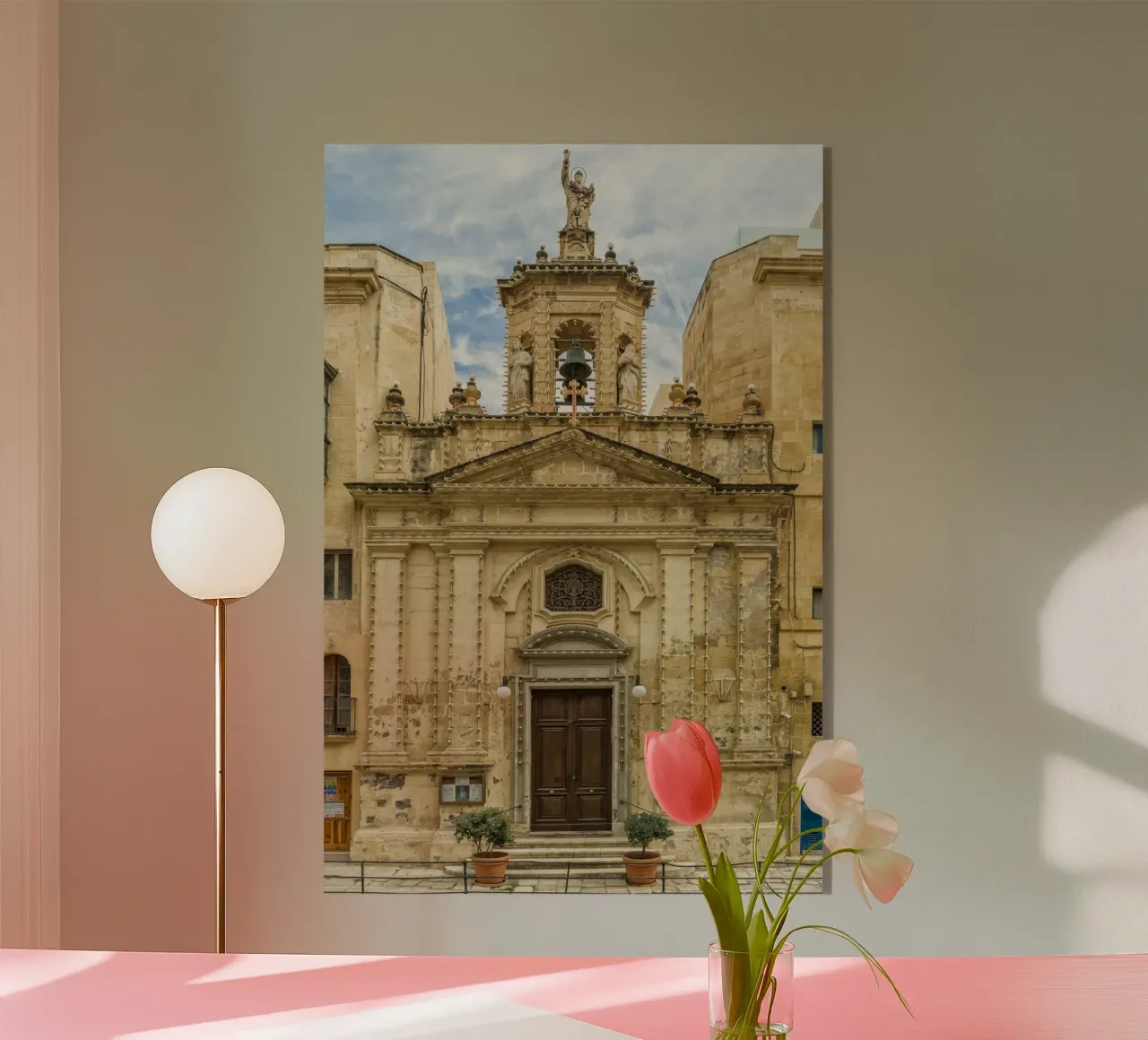 Facciata di una vecchia chiesa a Malta plexiglass da Curious Collections by Marielle Leenders