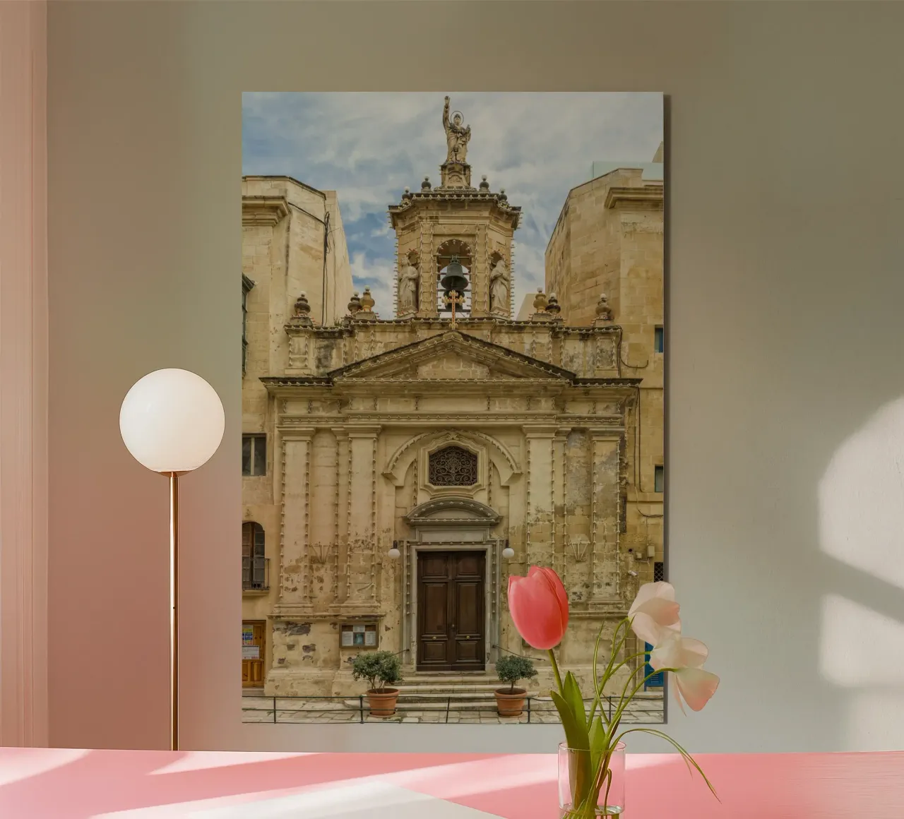 Facciata di una vecchia chiesa a Malta alluminio dibond da Curious Collections by Marielle Leenders