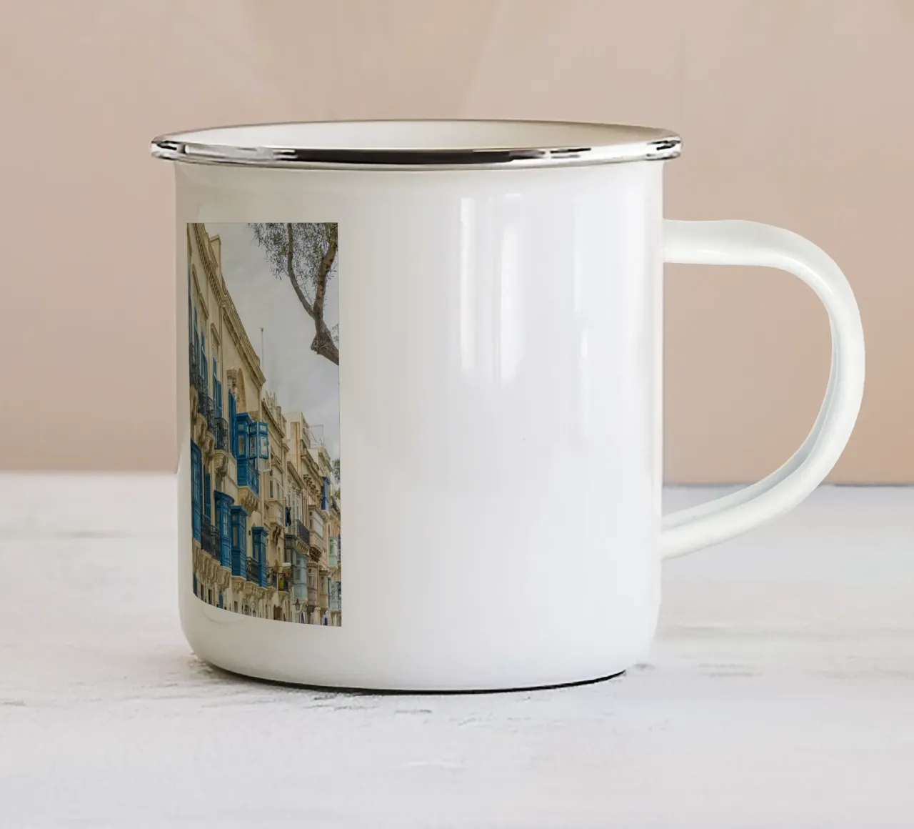 Facciata con bovindi blu tazza in smalto da Curious Collections by Marielle Leenders