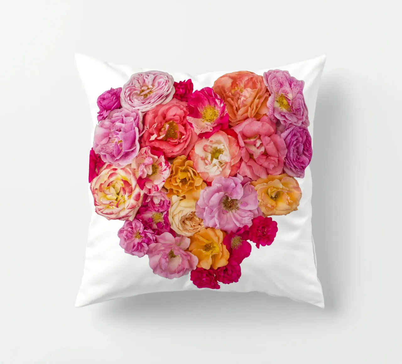 Cuore di rose colorate cuscino da Curious Collections by Marielle Leenders