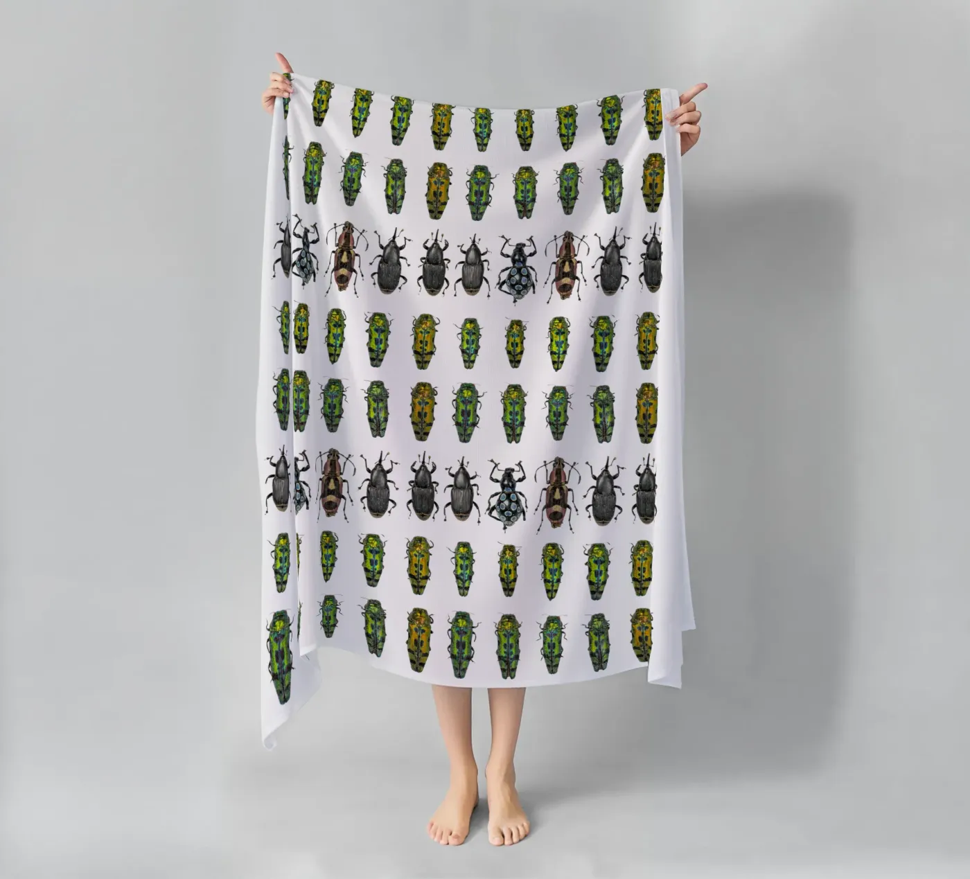 Tiny beetles serviette de plage de Curious Collections by Marielle Leenders