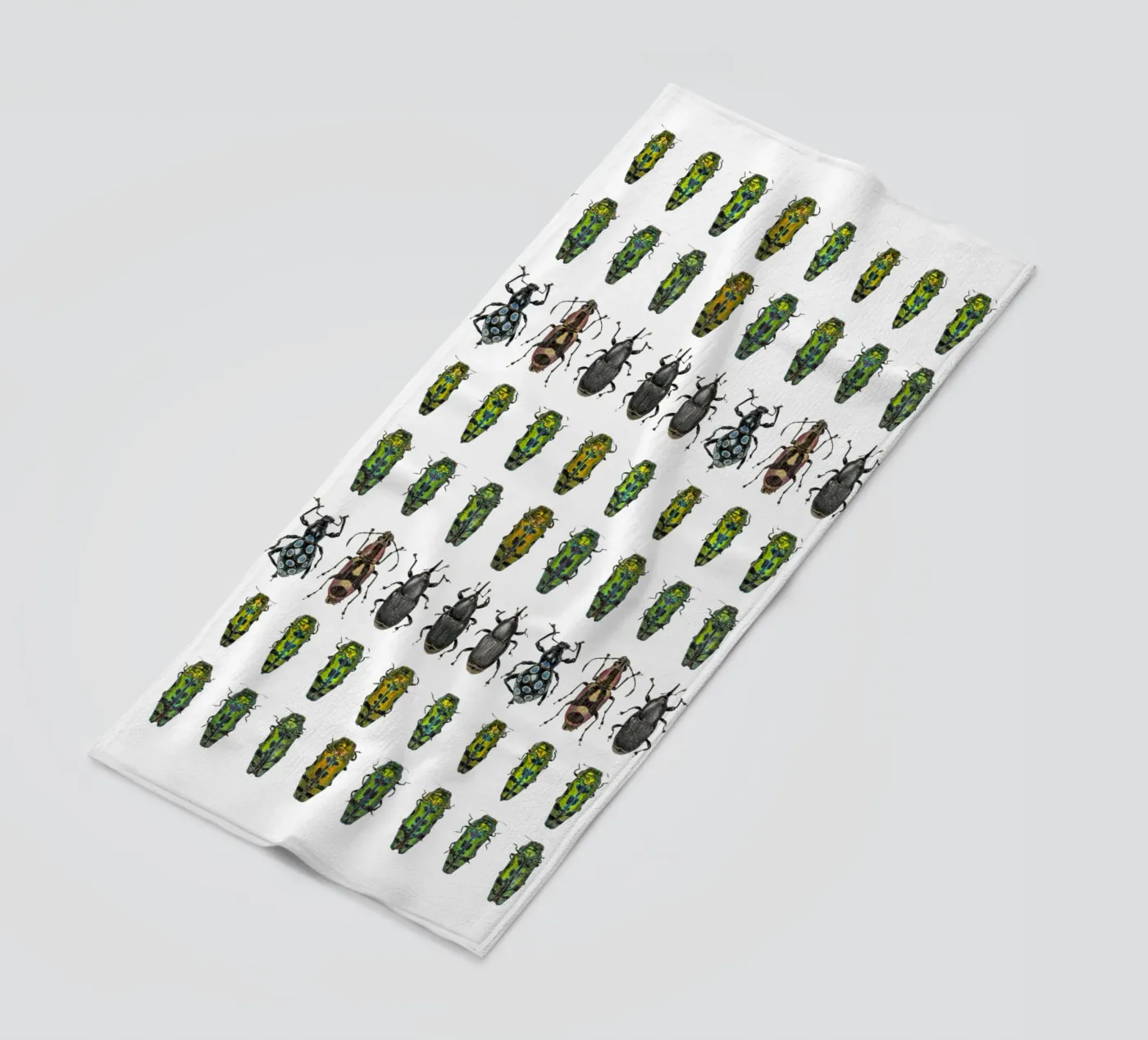 Tiny beetles serviette de plage de Curious Collections by Marielle Leenders