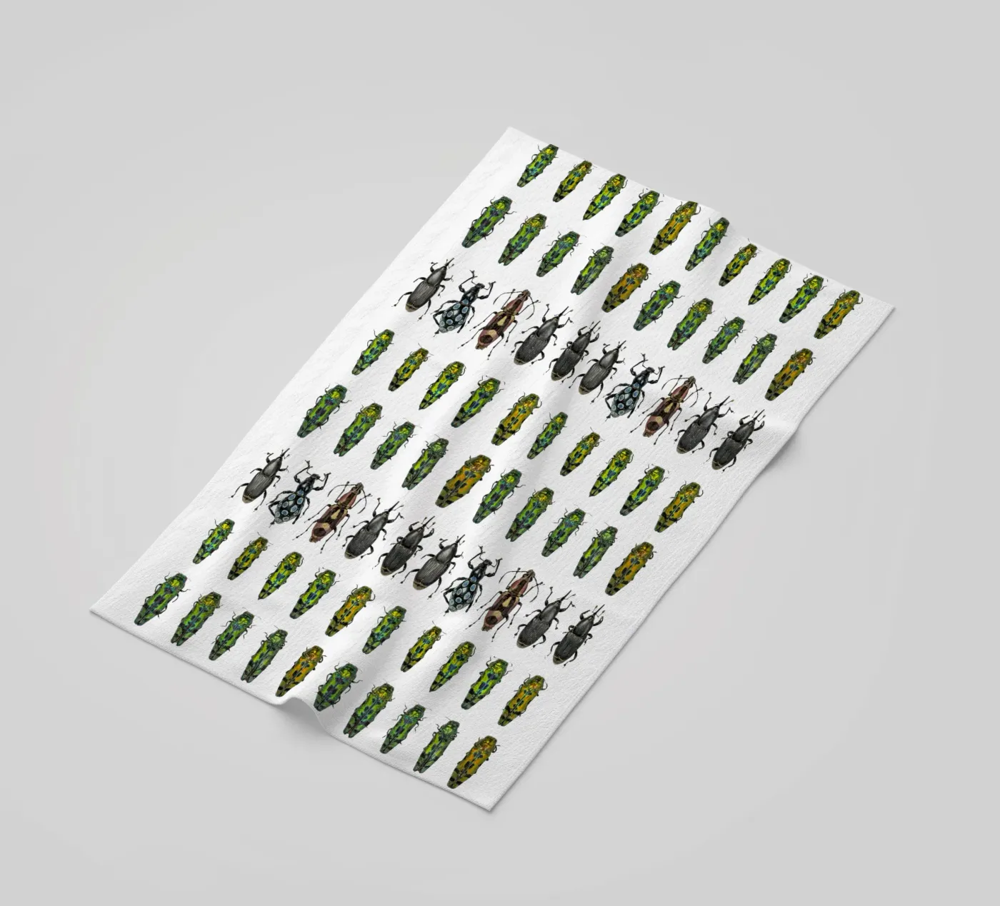 Tiny beetles serviette de plage de Curious Collections by Marielle Leenders