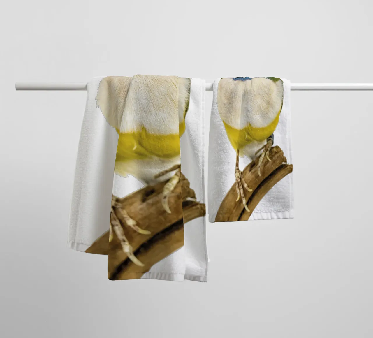 Uccello di gloudamadina asciugamano da bagno da Curious Collections by Marielle Leenders