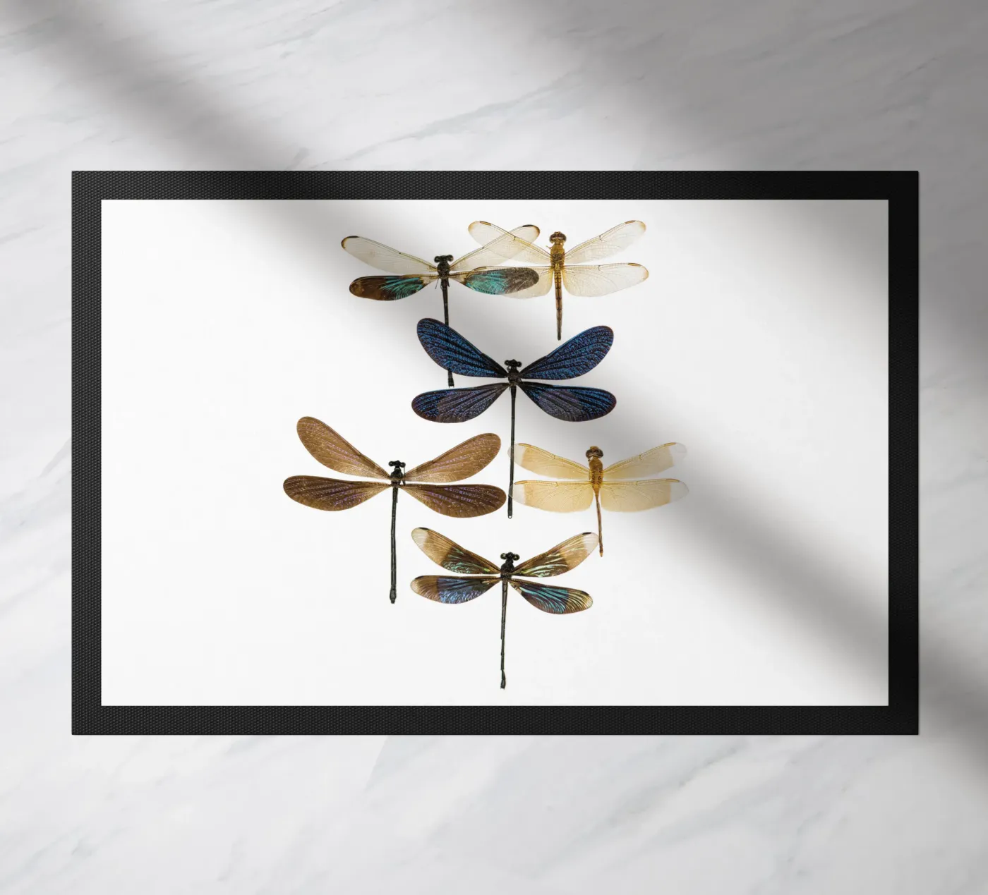 Libellen Fußmatte von Curious Collections by Marielle Leenders