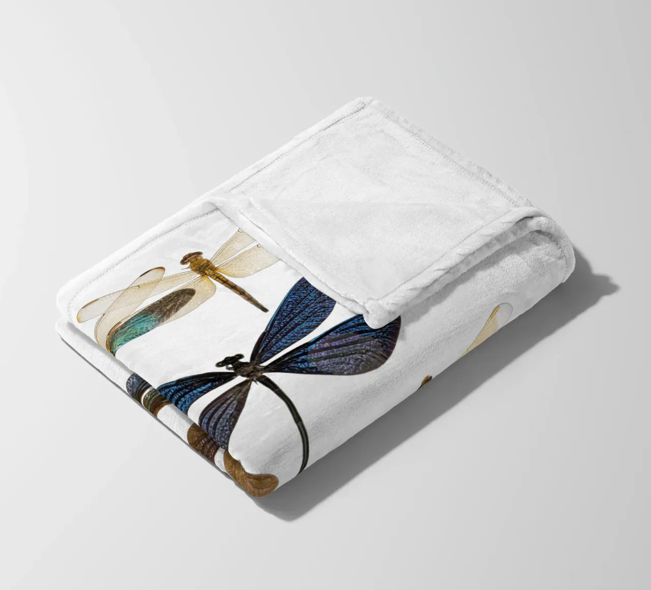 Libellule coperta in pile da Curious Collections by Marielle Leenders