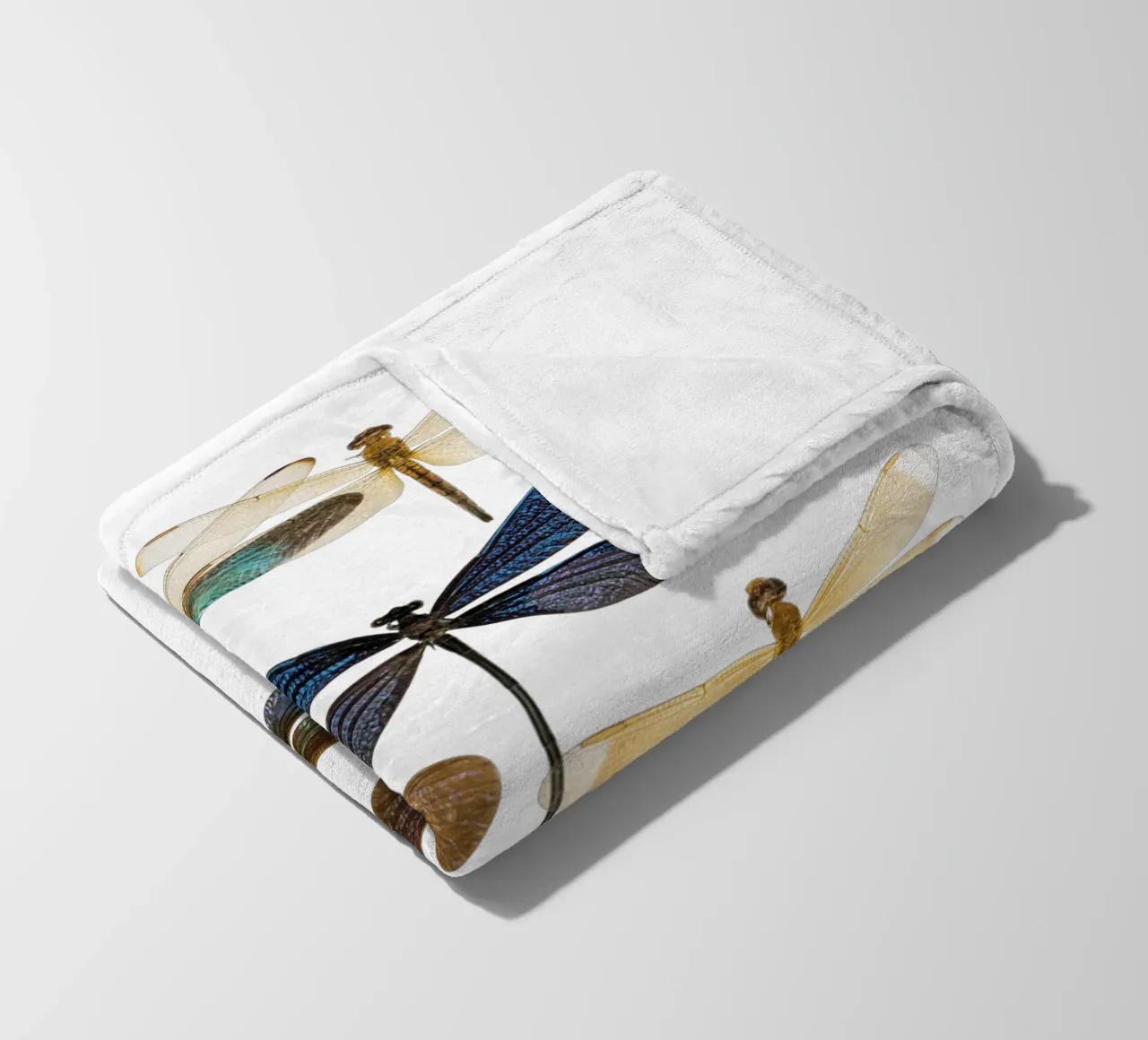 Libellule coperta in pile da Curious Collections by Marielle Leenders