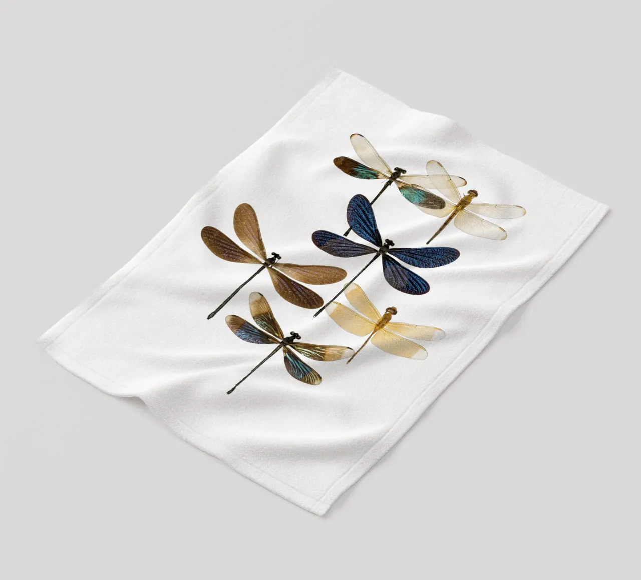 Libellule coperta in pile da Curious Collections by Marielle Leenders