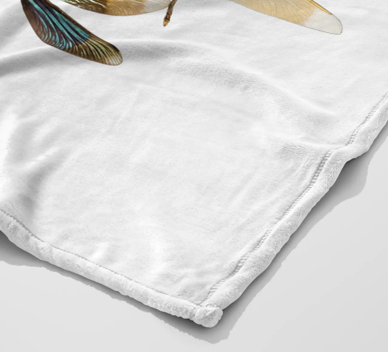 Libellule coperta in pile da Curious Collections by Marielle Leenders