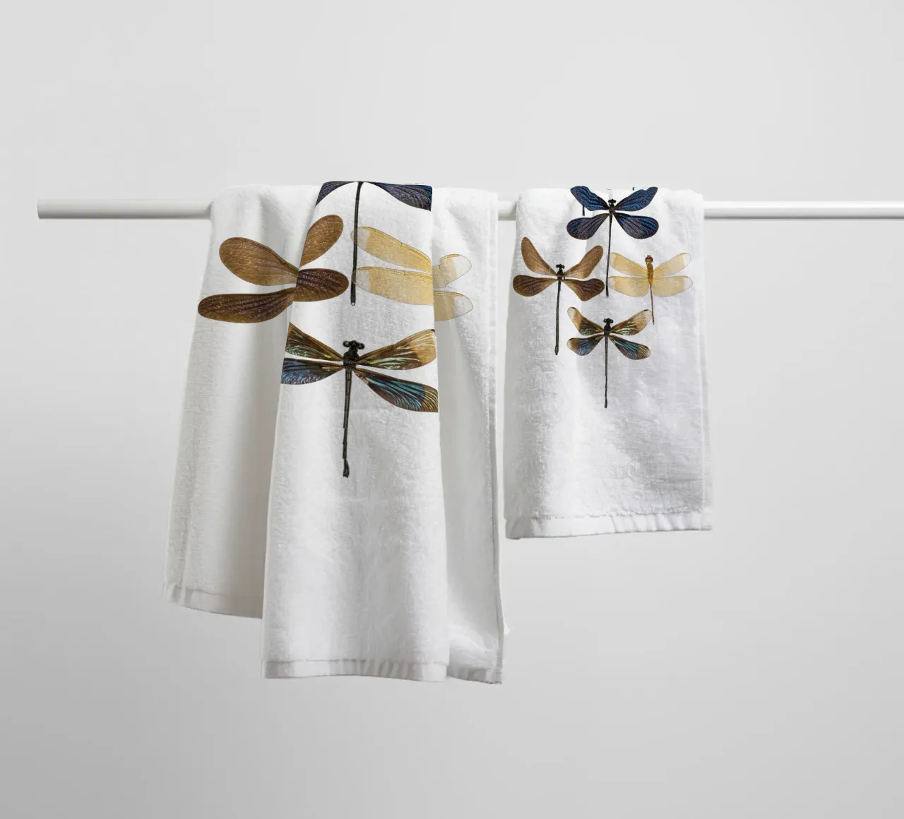 Libellen badhanddoek van Curious Collections by Marielle Leenders