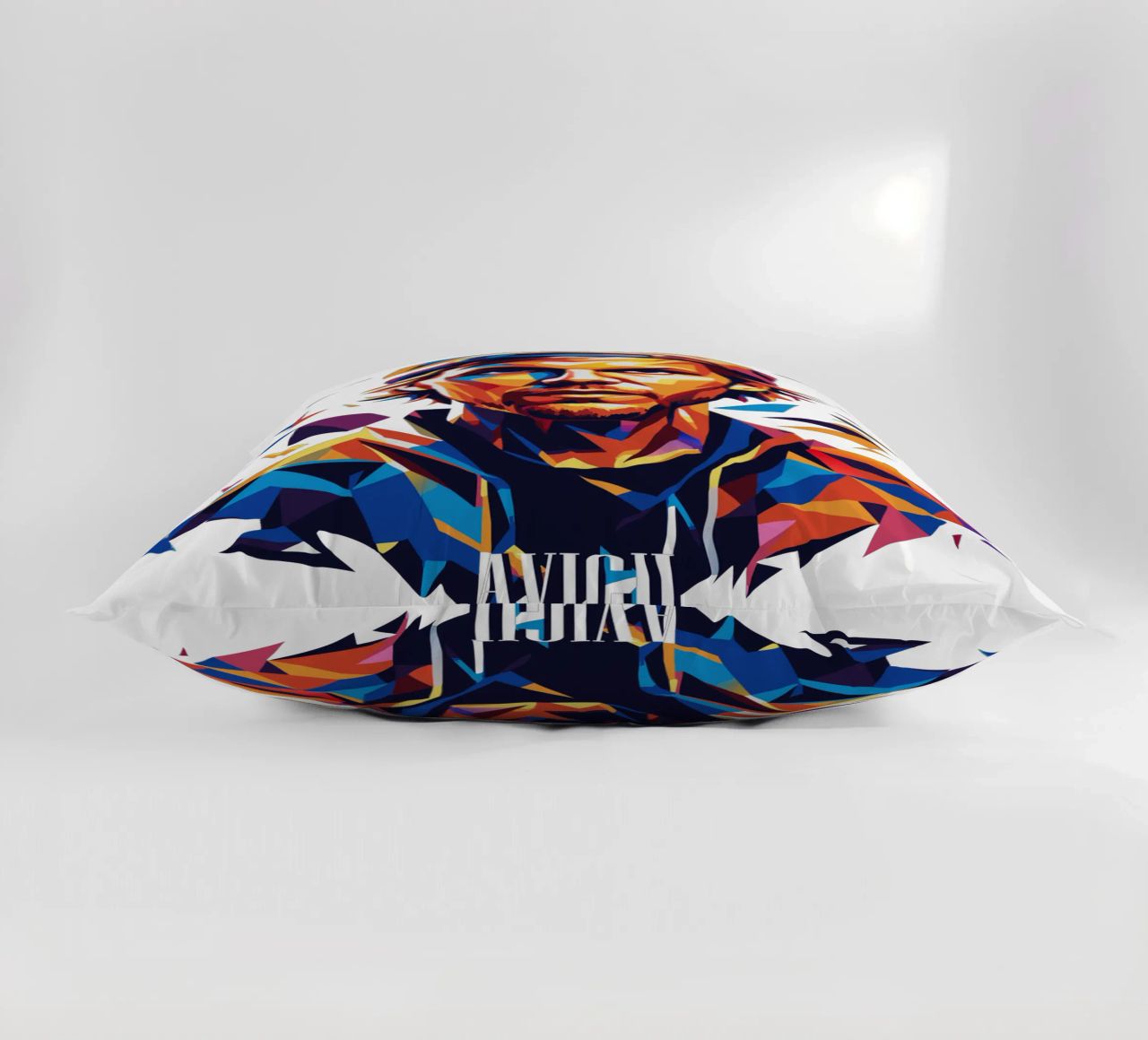 Avicii Portrait in WPAP Pop Art cojín de vectorartnesia