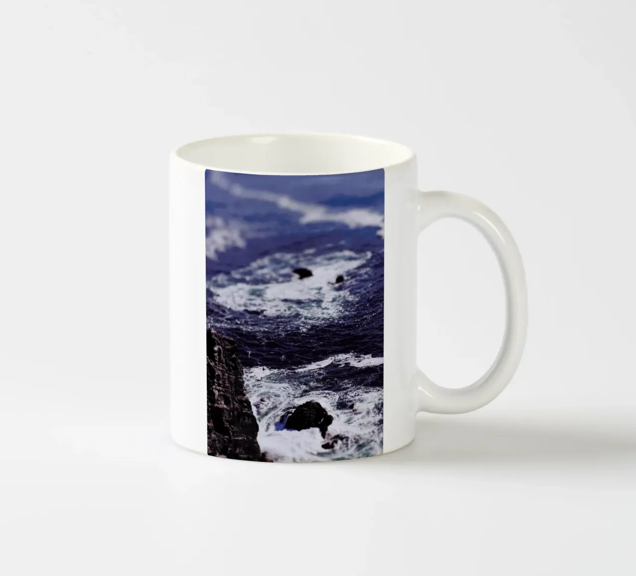 Blue Ocean tazza in ceramica da Leah Flores