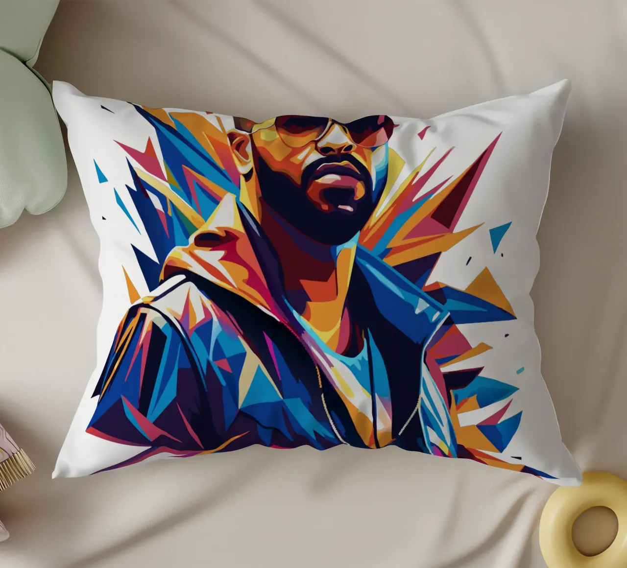 Drake Portrait in WPAP Pop Art cuscino da vectorartnesia