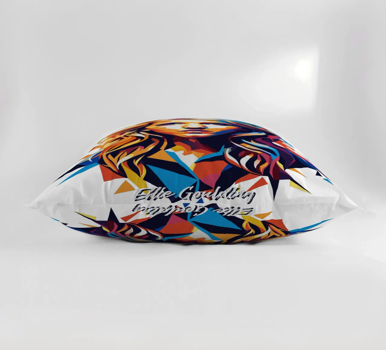 Ellie Goulding Portrait in WPAP Pop Art cuscino da vectorartnesia