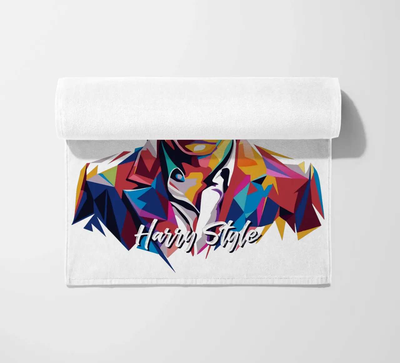 Harry Style Portrait in WPAP Pop Art Strandtuch von vectorartnesia