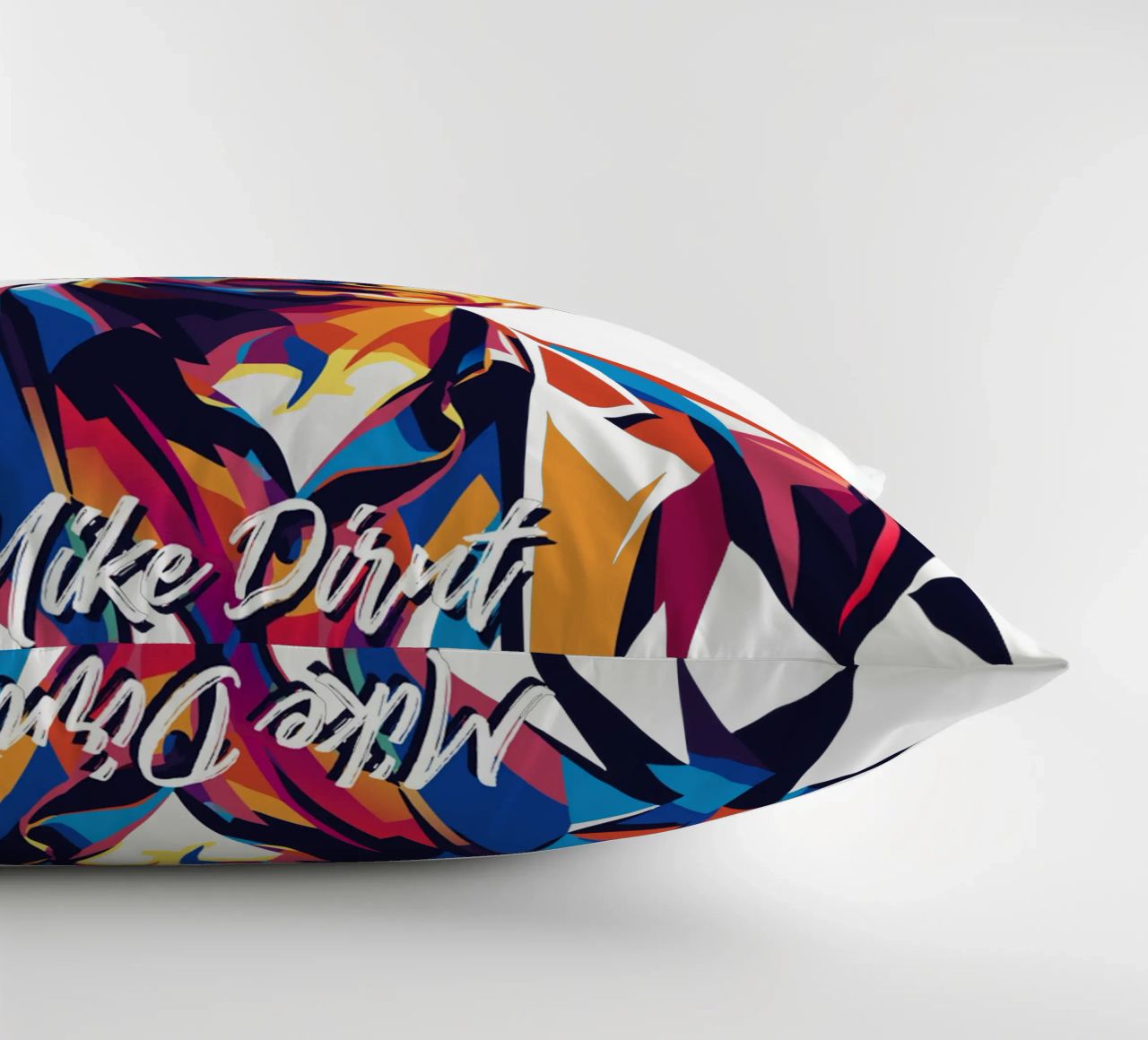 Mike Dirnt Portrait in WPAP Pop Art cuscino da vectorartnesia