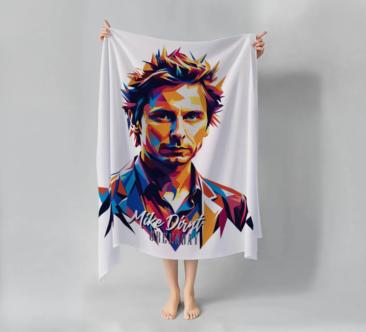 Mike Dirnt Portrait in WPAP Pop Art Strandtuch von vectorartnesia