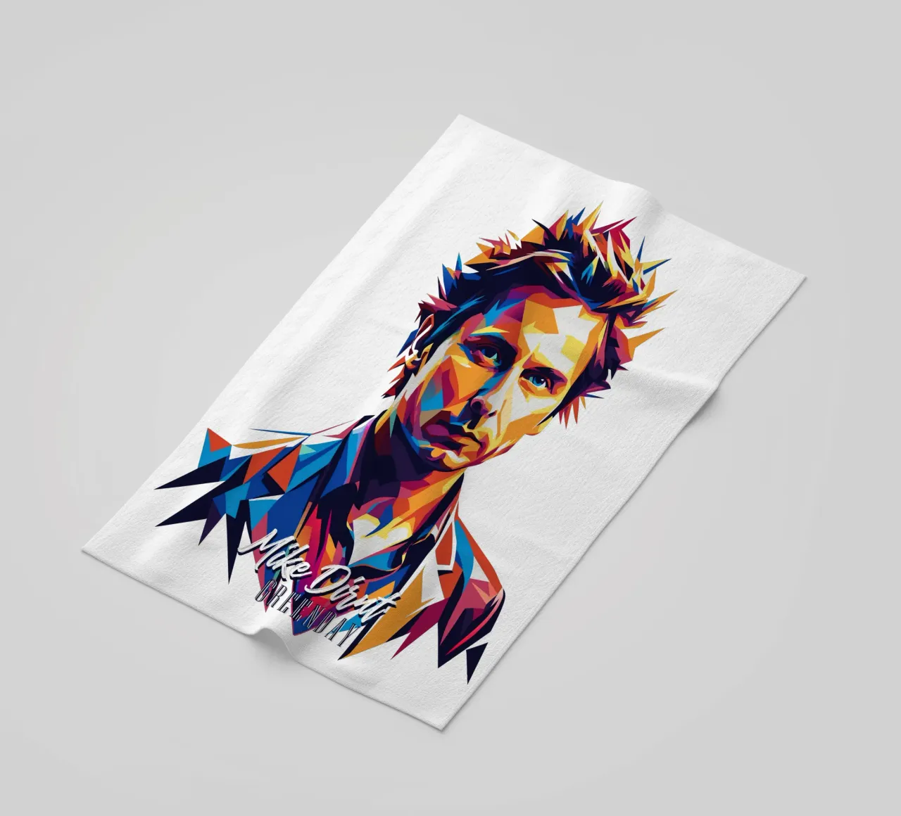 Mike Dirnt Portrait in WPAP Pop Art Strandtuch von vectorartnesia