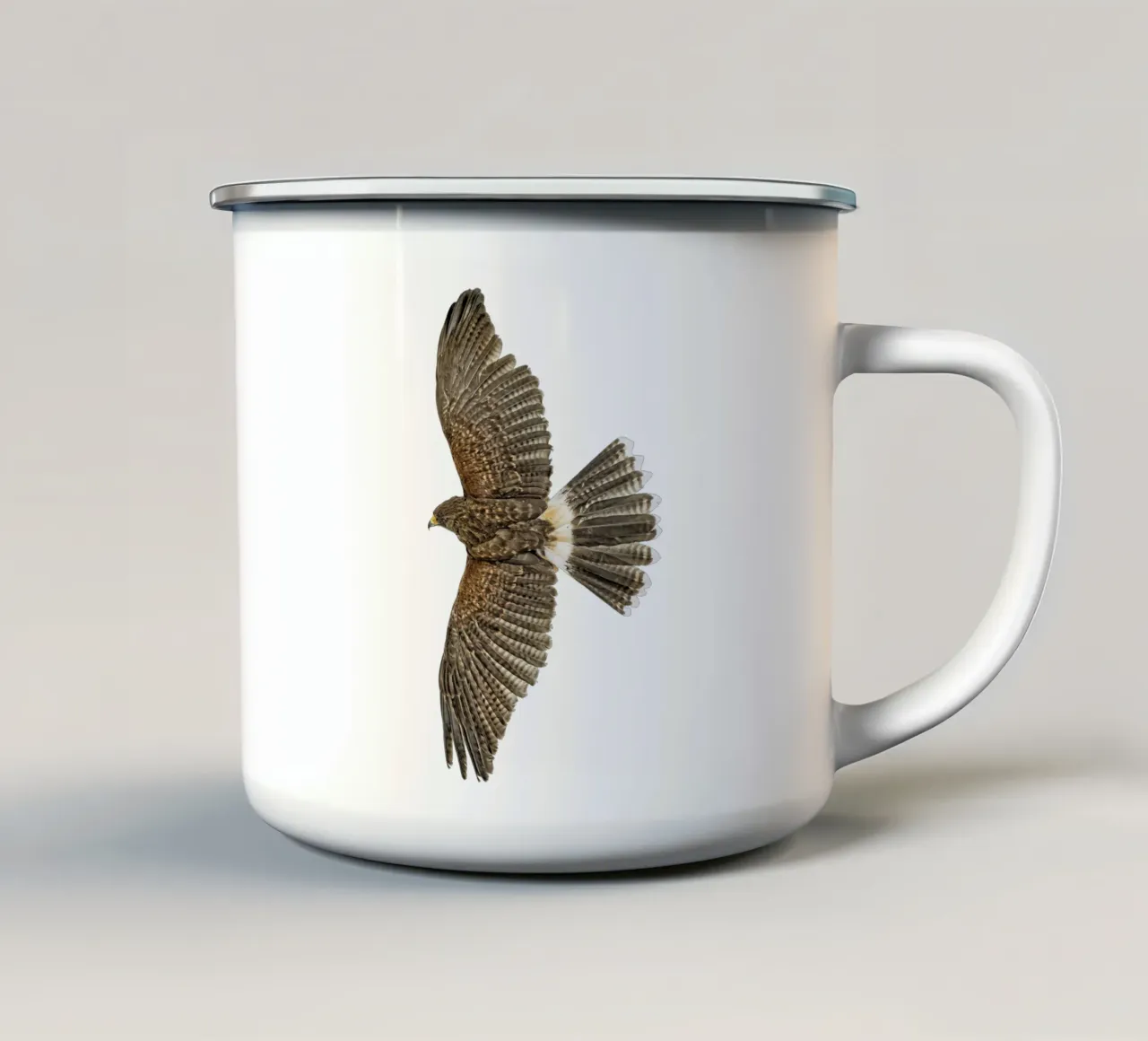 Aquila in volo tazza in smalto da Curious Collections by Marielle Leenders